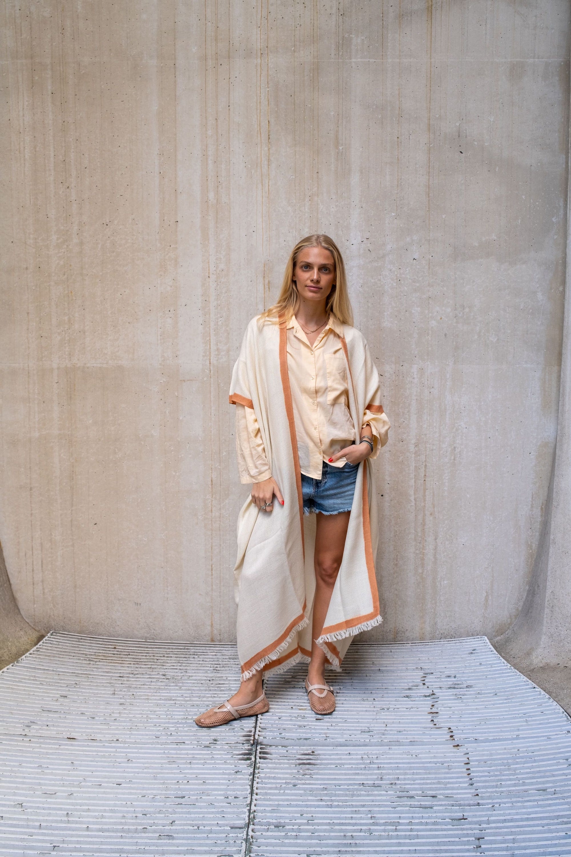 Fine Tunic Bia, Bord Camel