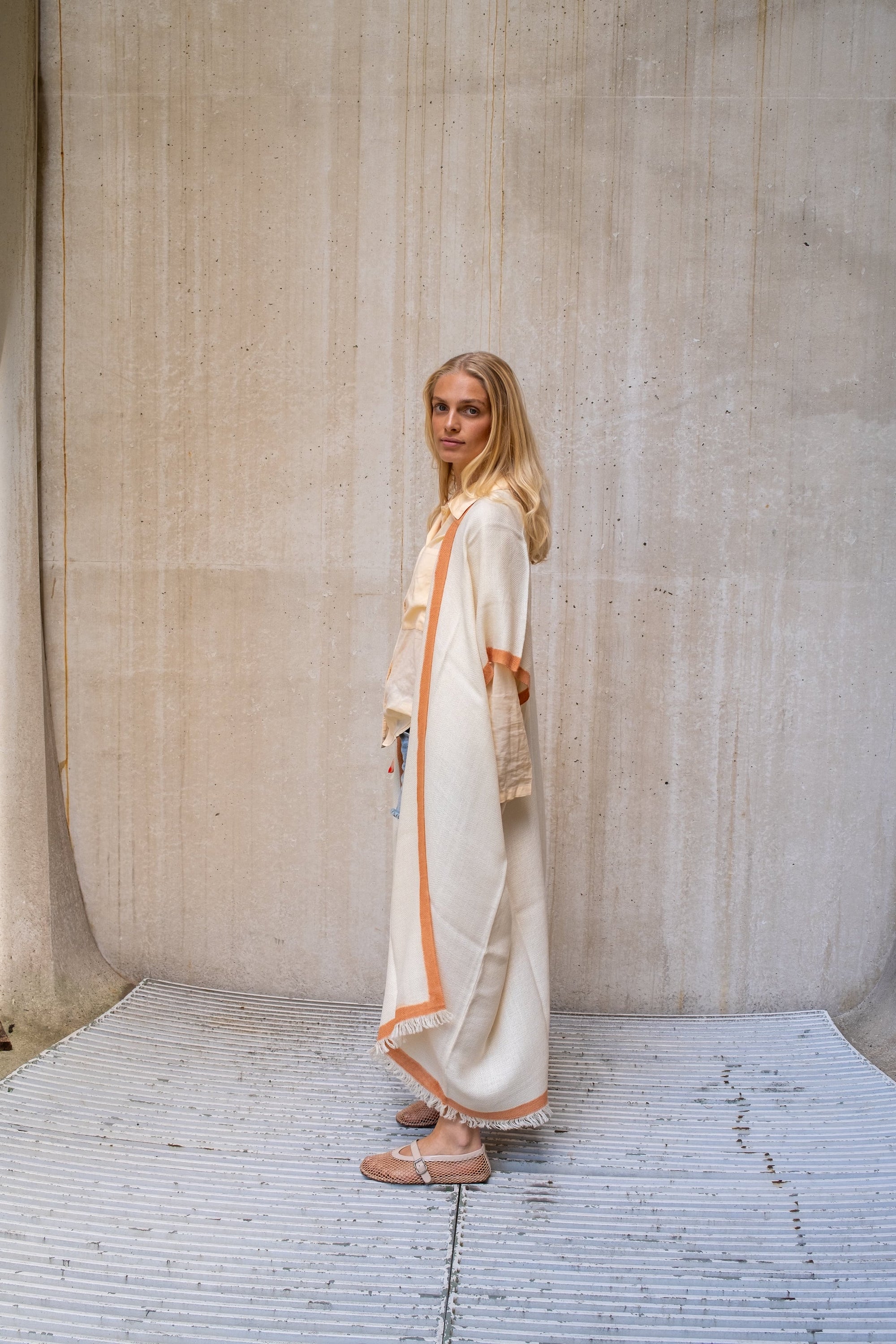 Fine Tunic Bia, Bord Camel