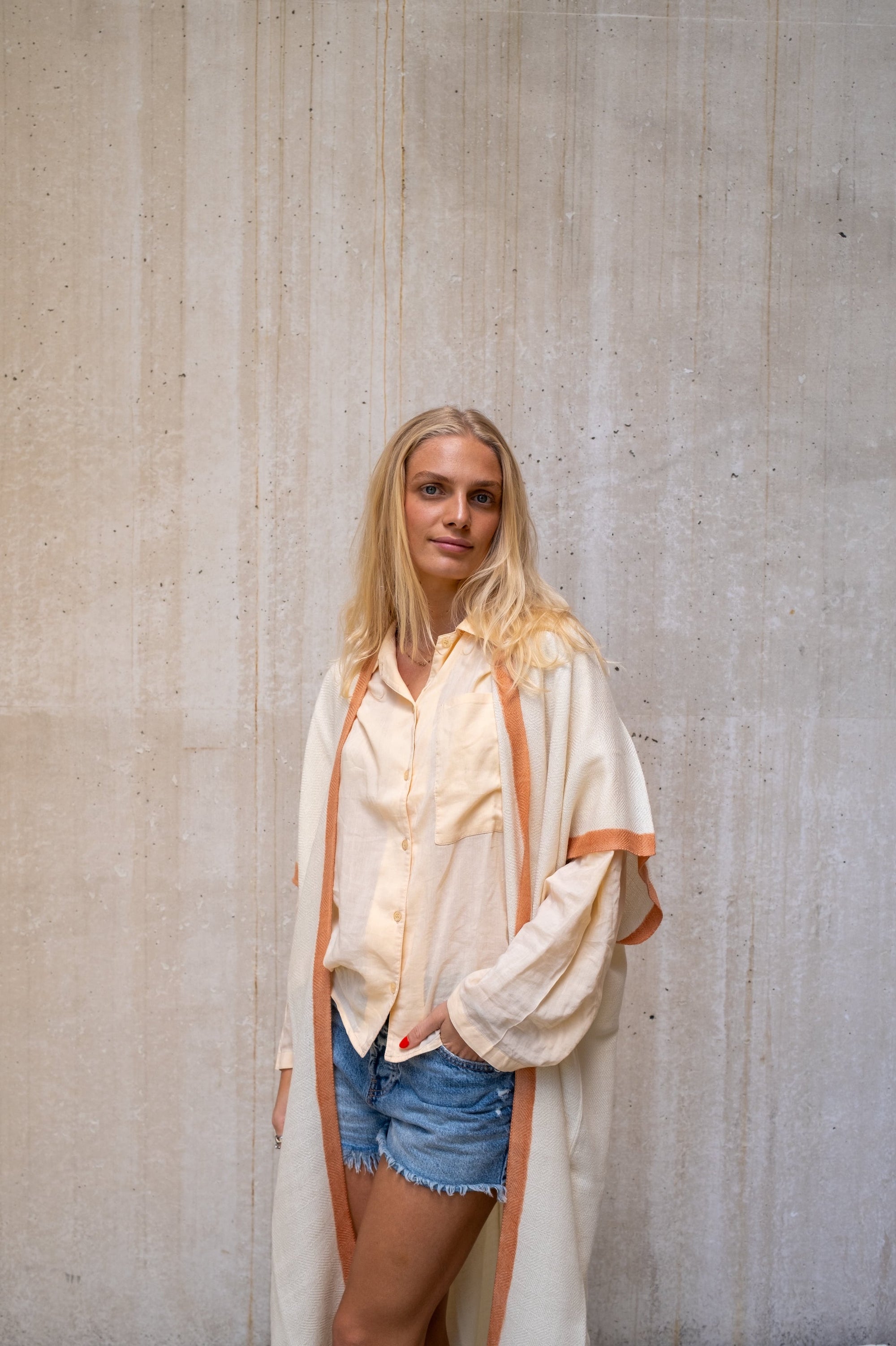 Fine Tunic Bia, Bord Camel
