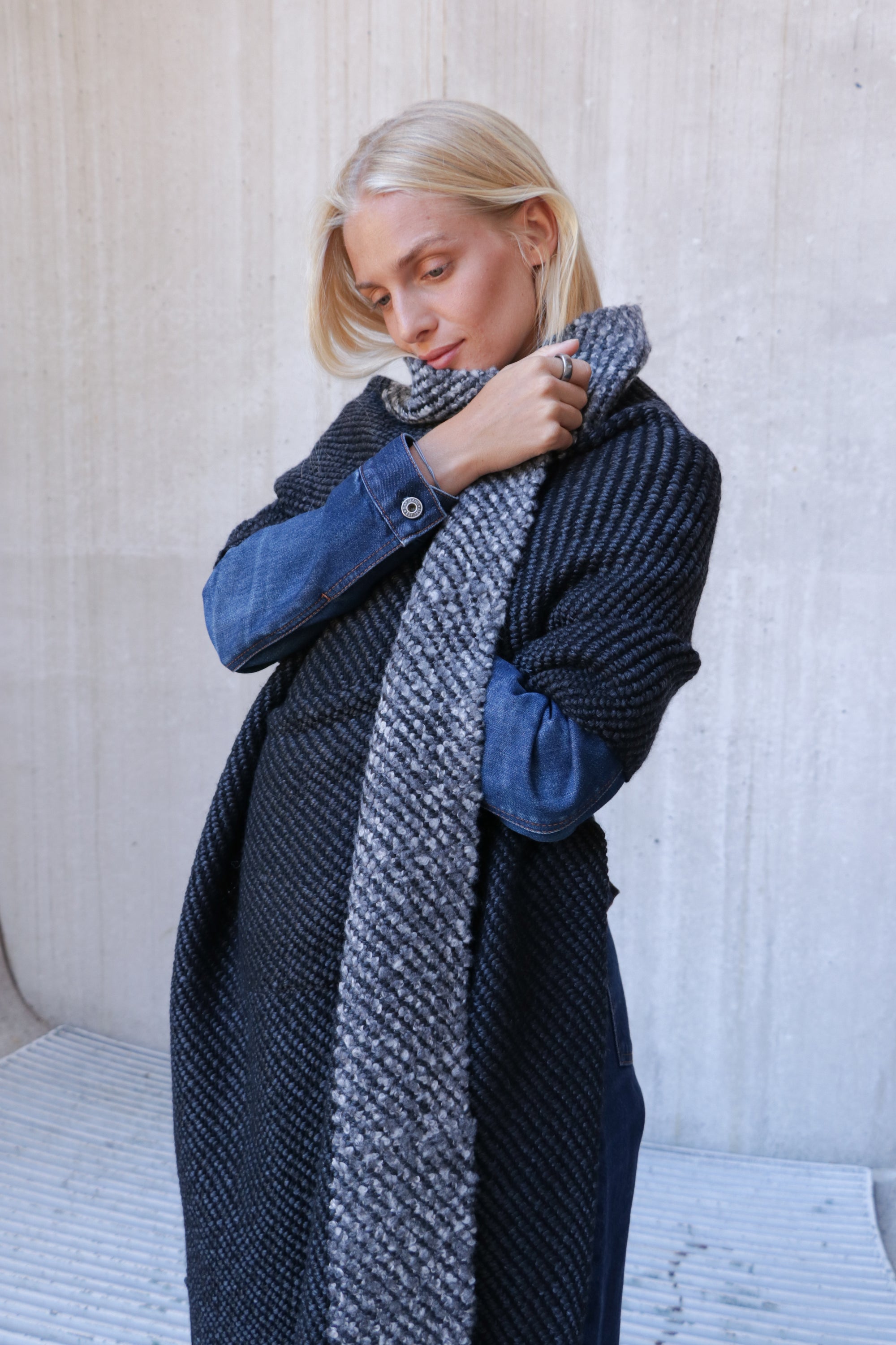 Big Shawl with Pockets Alma - Cashmere - Basalt