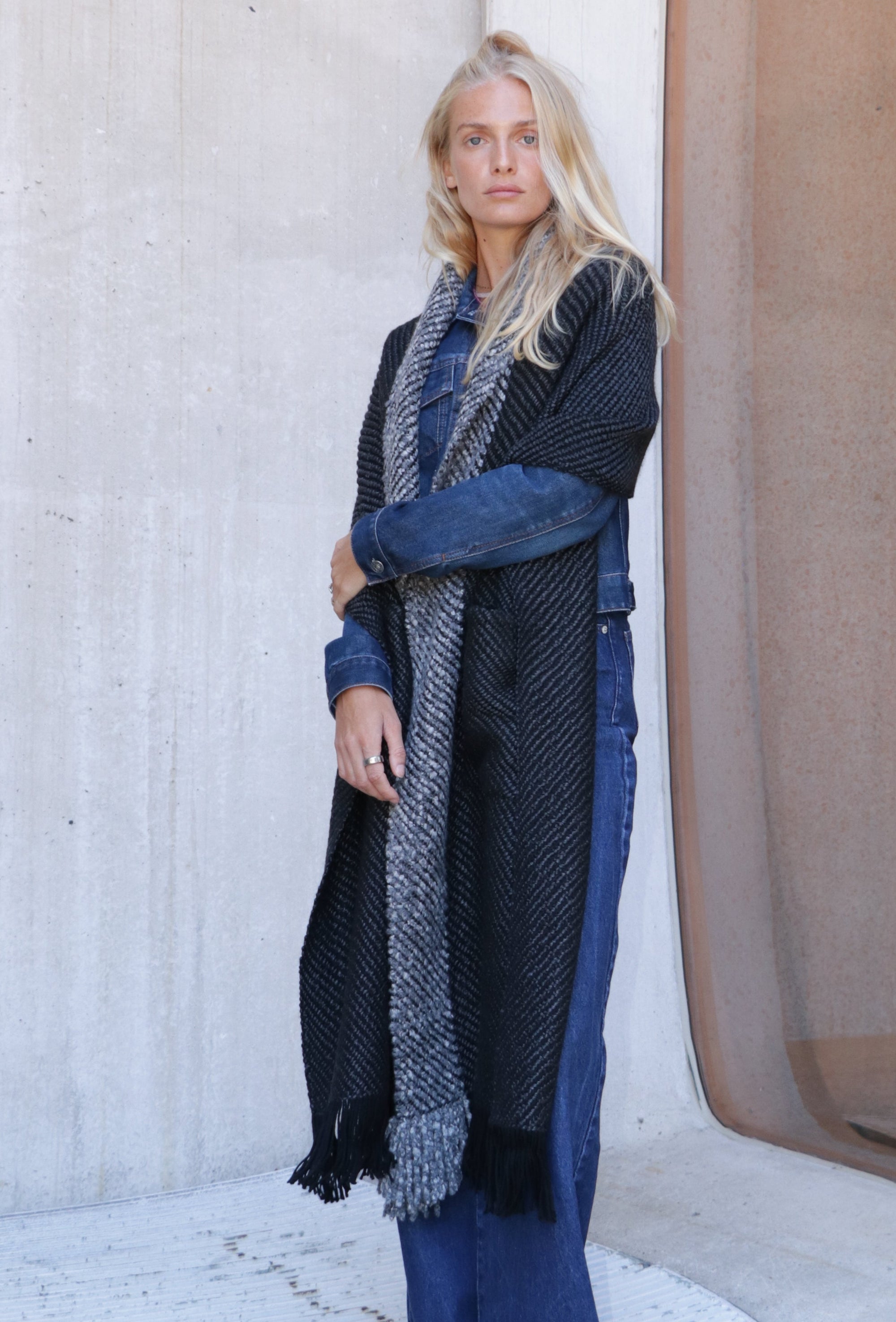 Big Shawl with Pockets Alma - Cashmere - Basalt