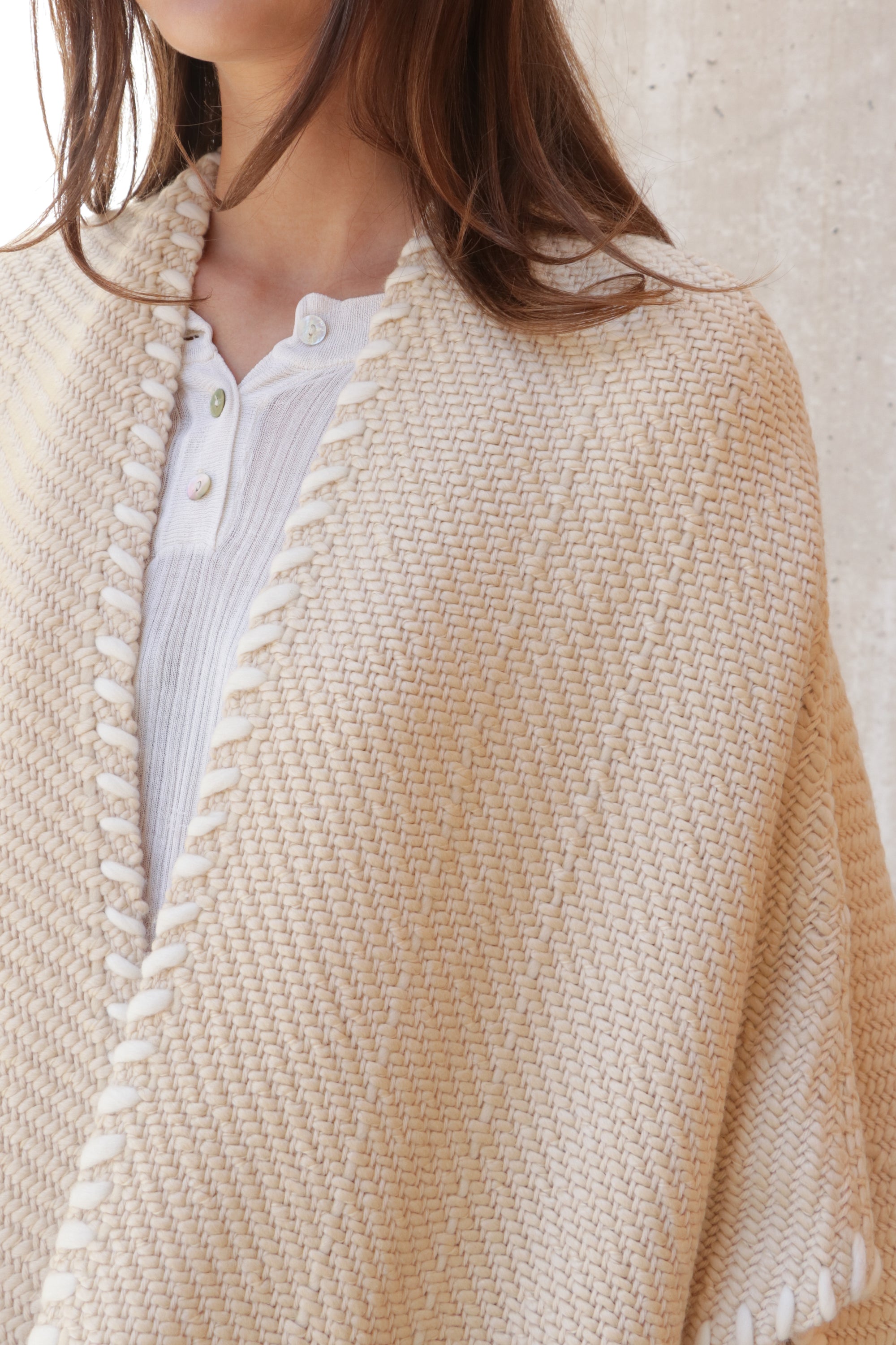 Lose Cardigan with Pockets Billy - Almond Latte with Ivoire Whipstitch