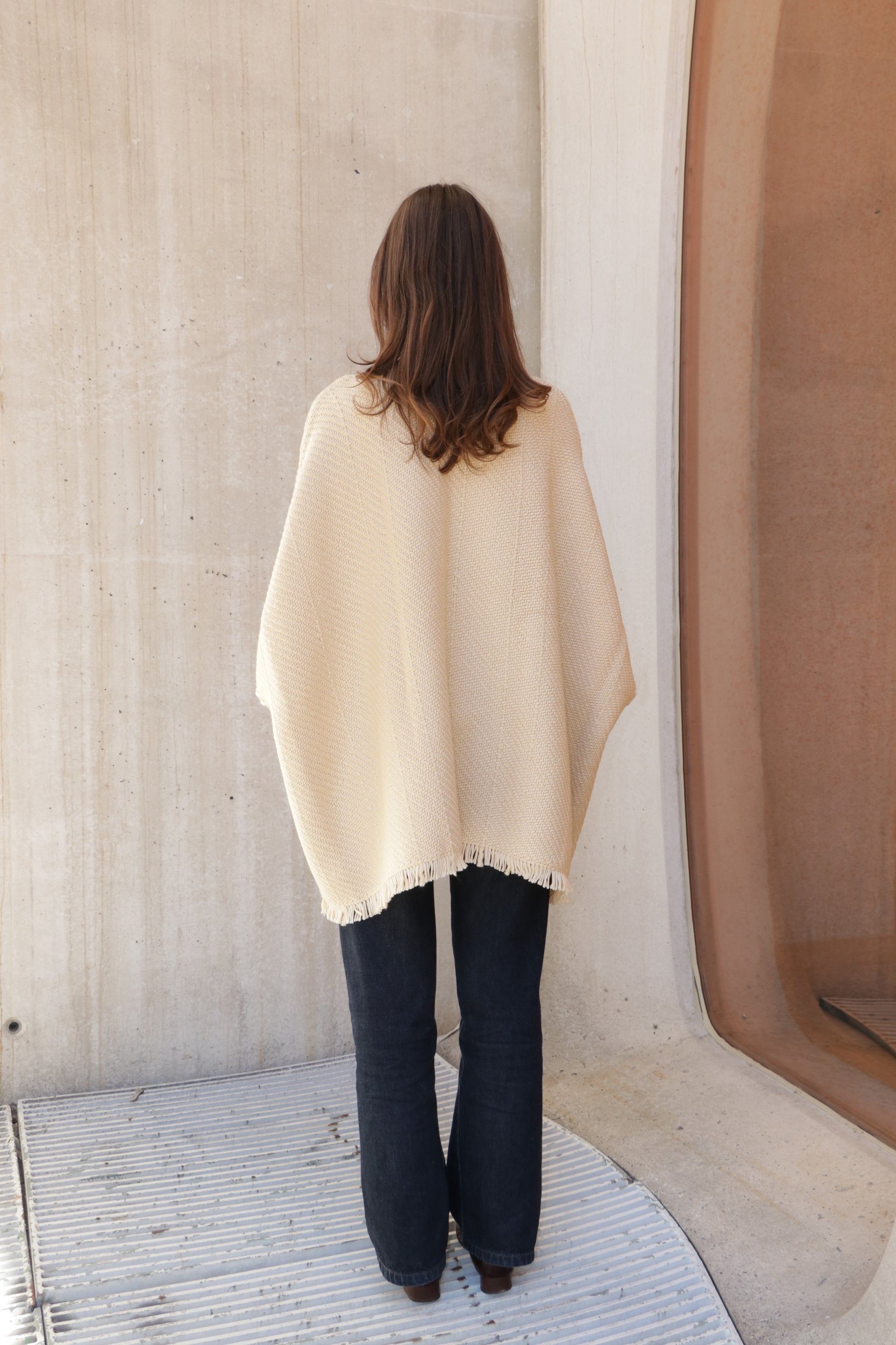 Lose Cardigan with Pockets Billy - Almond Latte with Ivoire Whipstitch