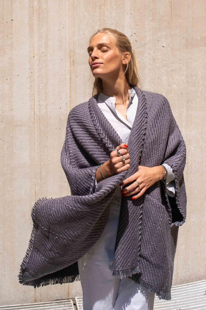 WEHVE | Luxurious & sustainable shawls | Lose Cardigan Billy